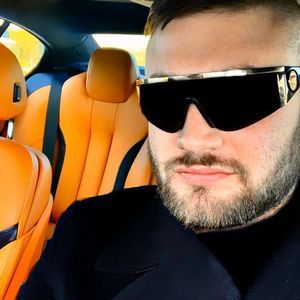 Meet your Posher, Brooker